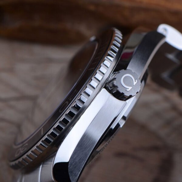Omega watch Seamaster Planet Ocean 600M - Image 4