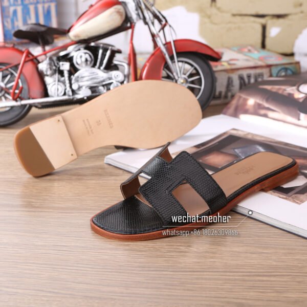 Customized Hermes oran sandal lizard leather noir - Image 3