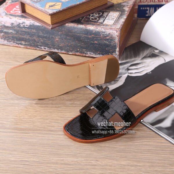 Customized Hermes oran sandal crocodile leather noir - Image 2