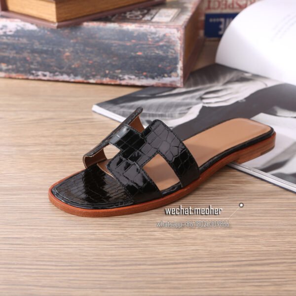 Customized Hermes oran sandal crocodile leather noir - Image 3
