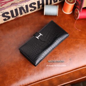Hermès Bearn Compact Wallet in crocodile leather, color CK89 noir, showing front view