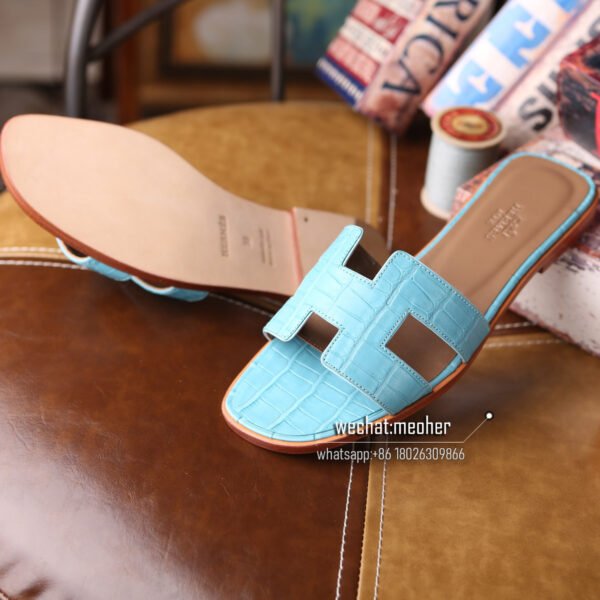 Customized Hermes oran sandal crocodile leather bleu atoll - Image 4