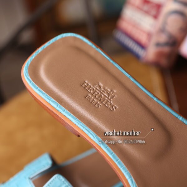 Customized Hermes oran sandal crocodile leather bleu atoll - Image 5