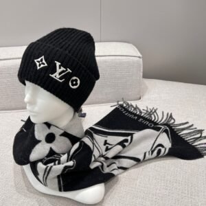 𝐋𝐨𝐮𝐢𝐬 𝐕𝐮𝐢𝐭𝐭𝐨𝐧 Large sized scarf shawl for both men and women