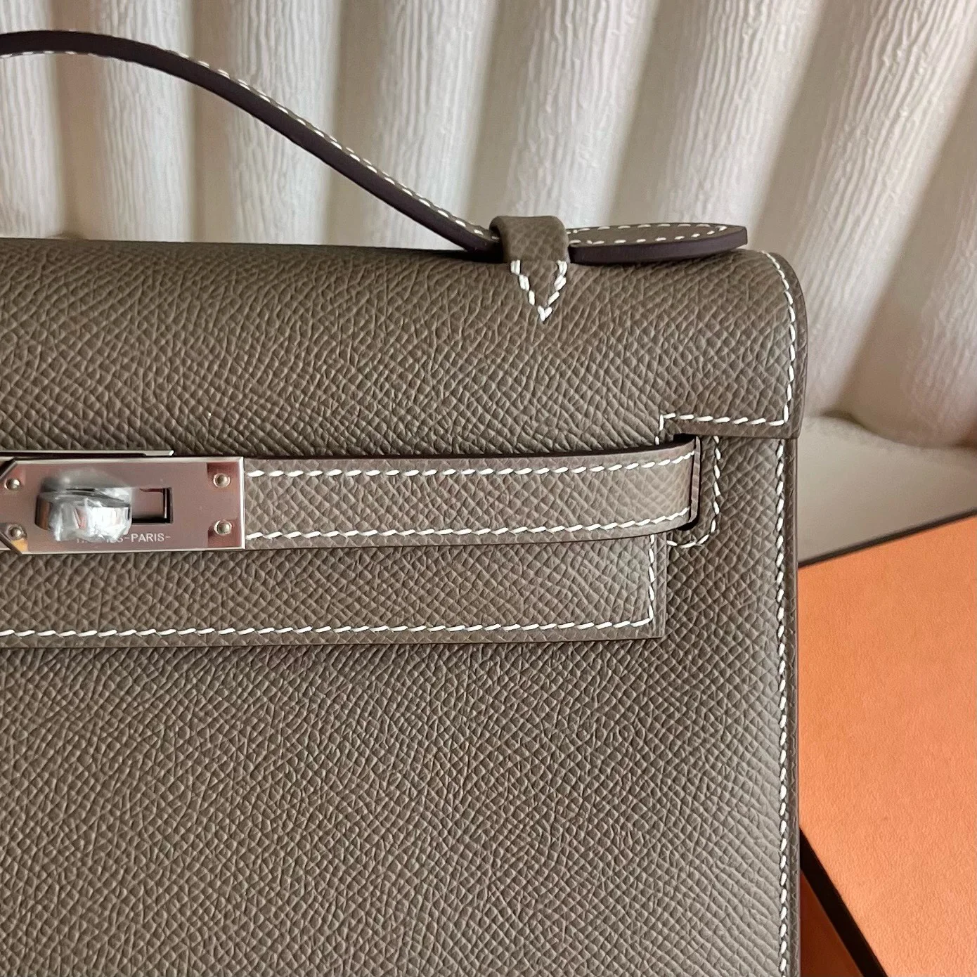 Hermes epsom kelly pochette 22cm ck18 etoupe ghw/phw - Image 10