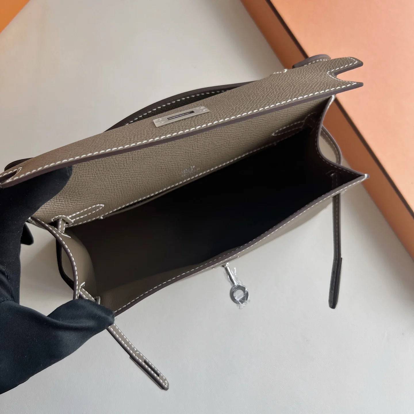 Hermes epsom kelly pochette 22cm ck18 etoupe ghw/phw - Image 6